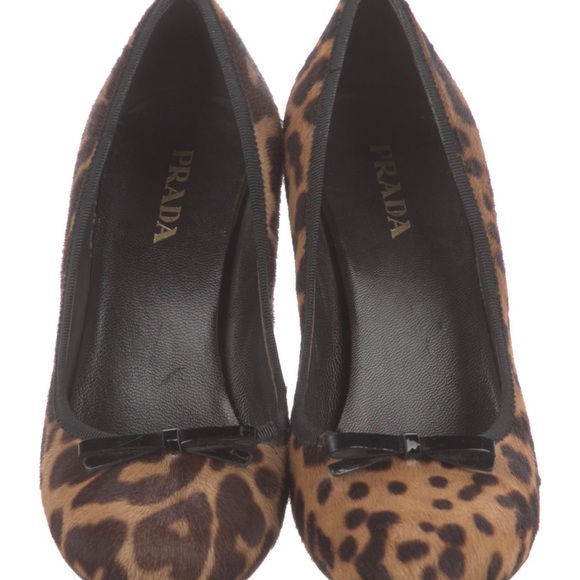 Prada Shoes 38.5, brown pony hair 3” heels. Black leather bow accent. Sole wear. - Picture 3 of 6